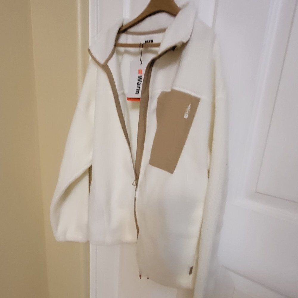 Women's Bass outdoor lightweight jacket Cream/Tan SIZE:  MEDIUM NWT - Picture 2 of 10